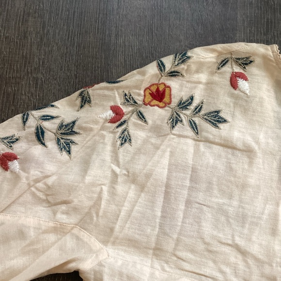 Floral Embroidered Top - Picture 8 of 9